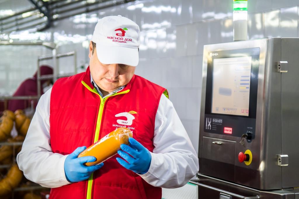 Myasnoy Dom Borodina Customer With Product Sample